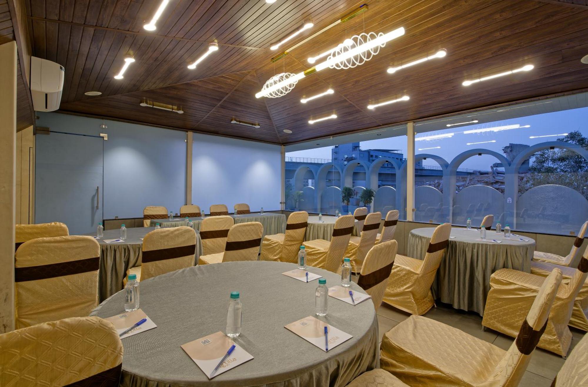 Exora Inn Ahmedabad Eksteriør bilde