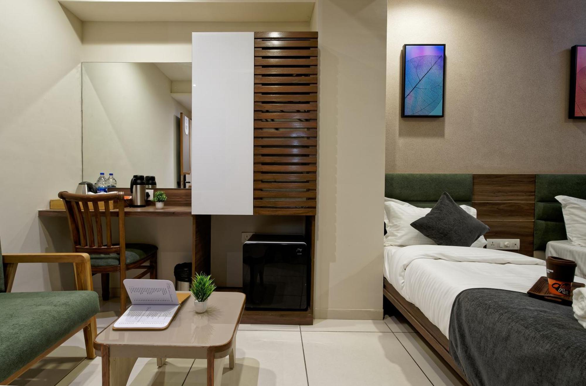 Exora Inn Ahmedabad Eksteriør bilde